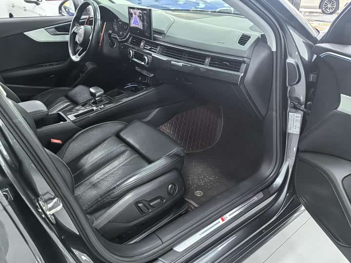 Фото 16 - Audi A4L