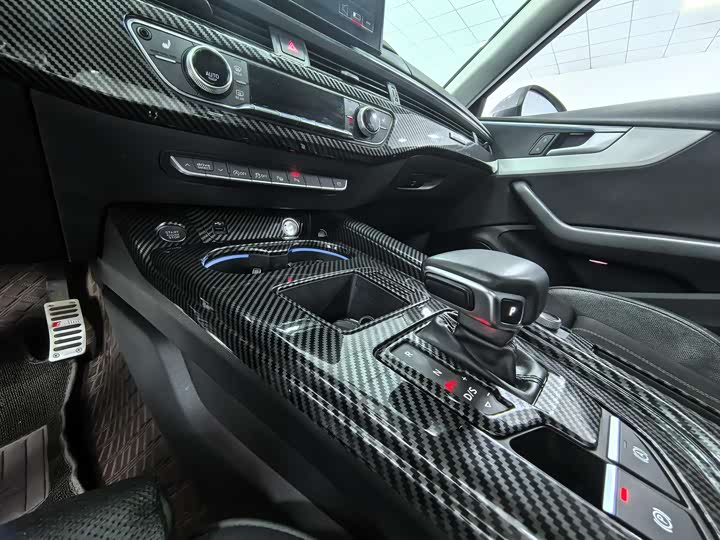 Фото 4 - Audi A4L