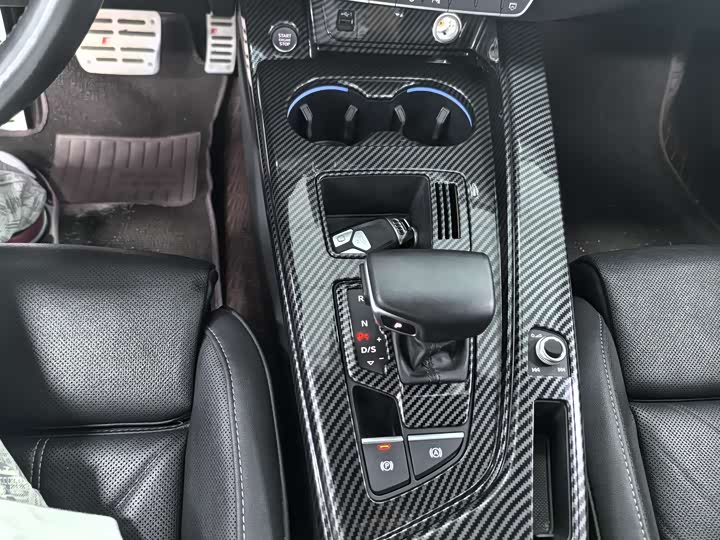 Фото 8 - Audi A4L