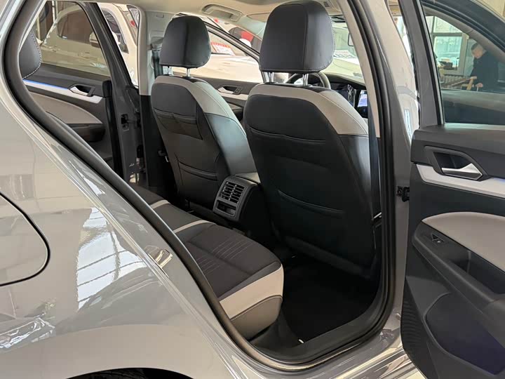 Фото 10 - Volkswagen Golf