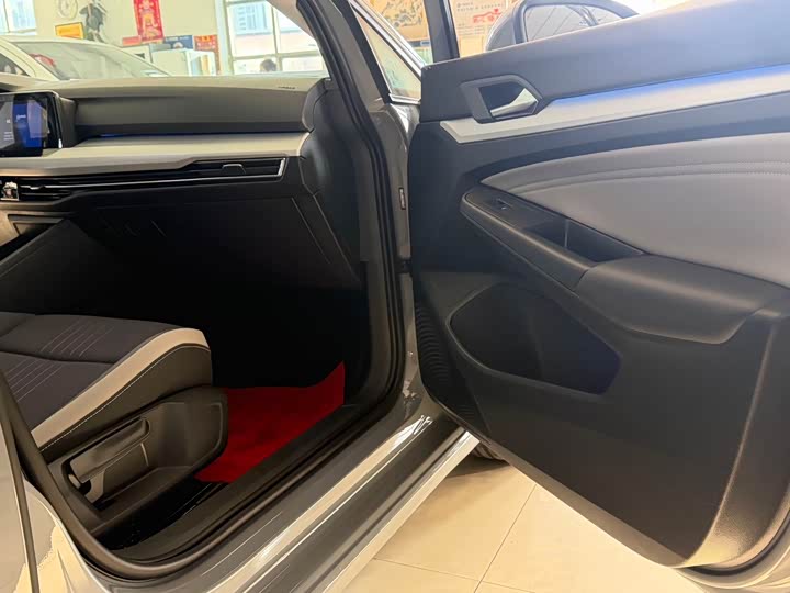 Фото 11 - Volkswagen Golf