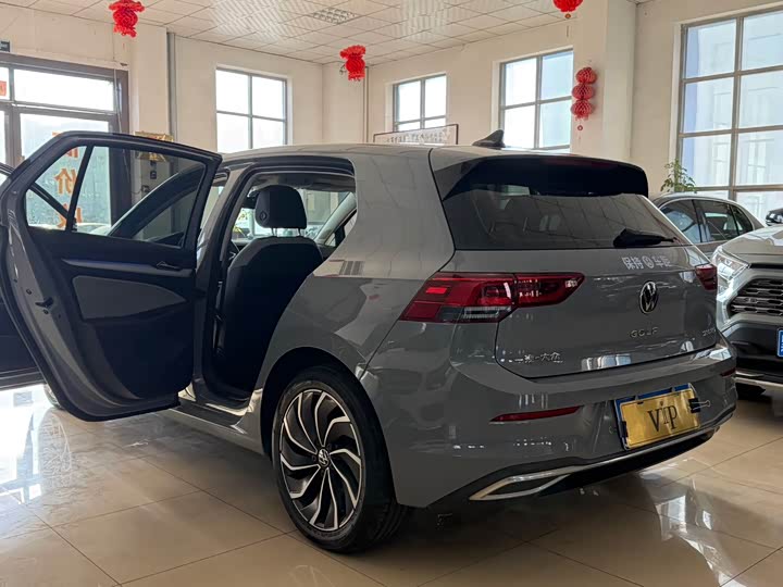 Фото 12 - Volkswagen Golf