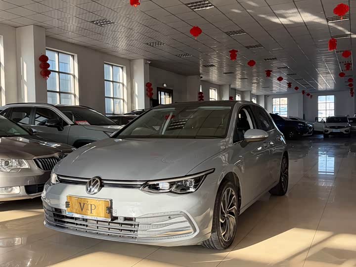 Фото 2 - Volkswagen Golf