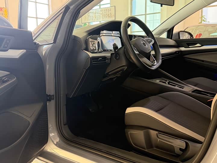 Фото 4 - Volkswagen Golf