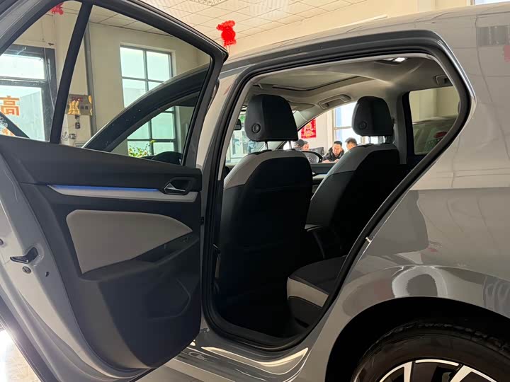 Фото 6 - Volkswagen Golf