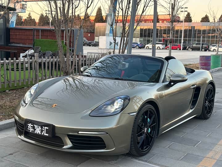 Фото 1 - Porsche 718