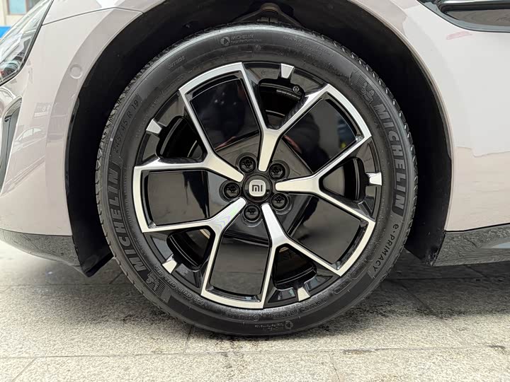 Фото 10 - Xiaomi SU7