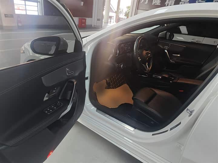 Фото 16 - Mercedes-Benz A-Class