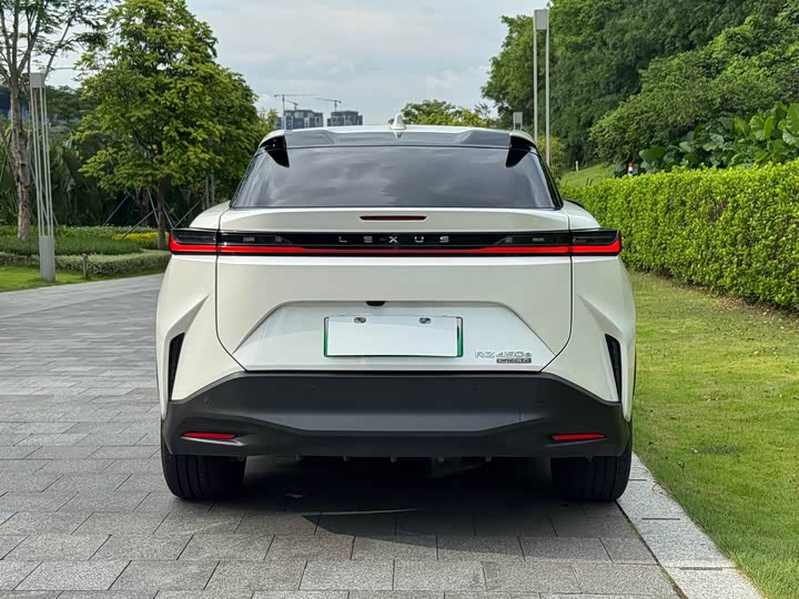 Фото 17 - Lexus RZ