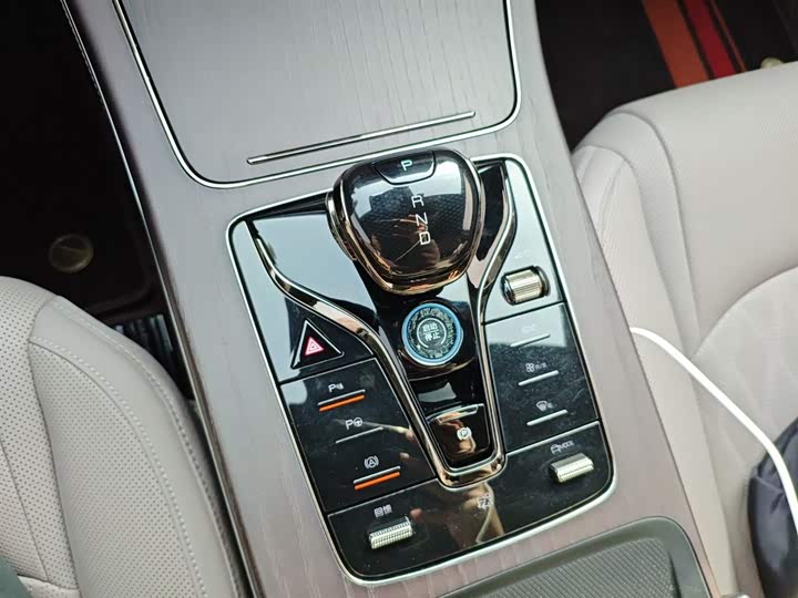 Фото 14 - BYD Han