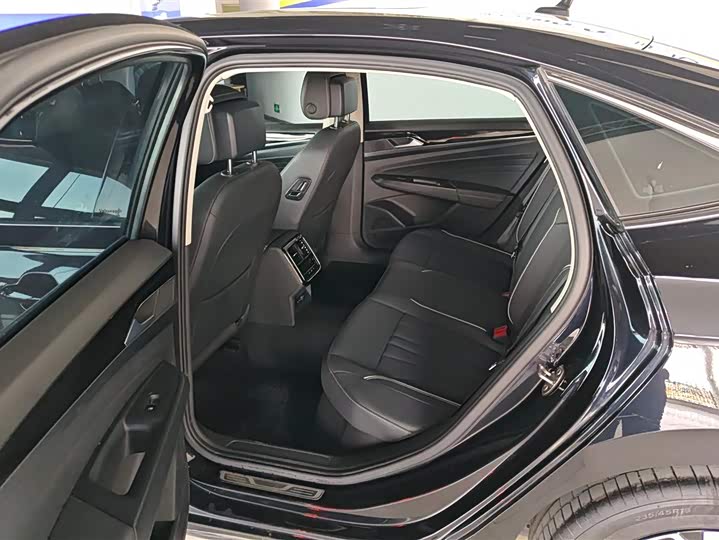 Фото 11 - Volkswagen Passat