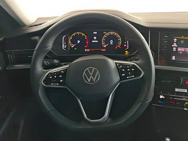 Фото 15 - Volkswagen Passat