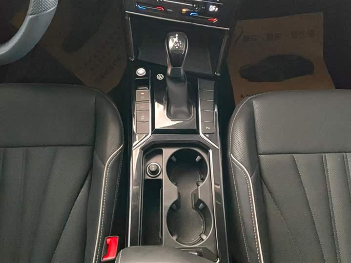 Фото 16 - Volkswagen Passat