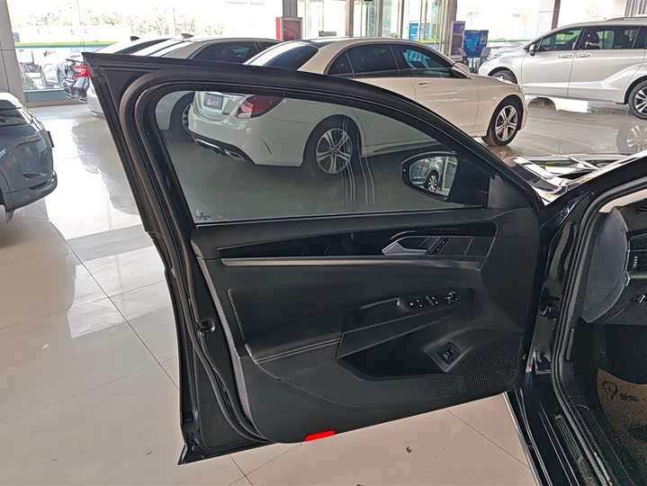 Фото 7 - Volkswagen Passat