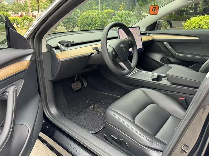 Фото 5 - Tesla Model 3