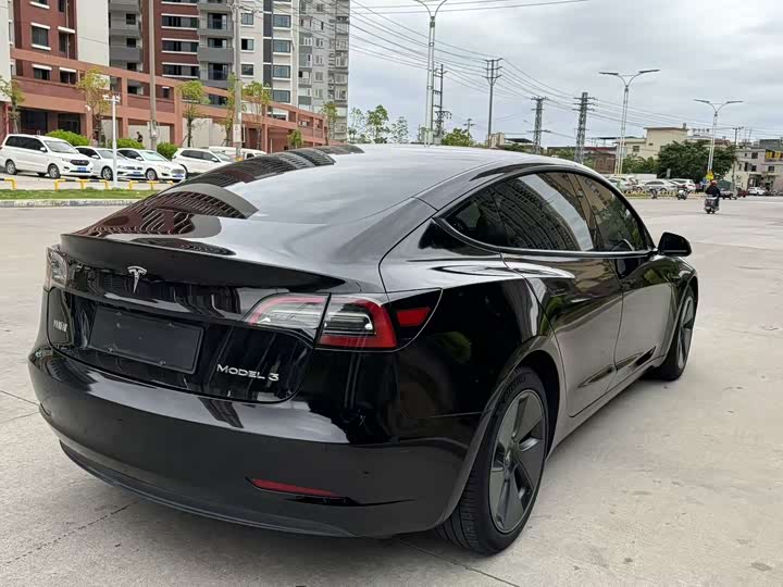 Фото 9 - Tesla Model 3