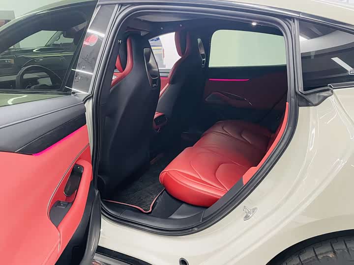 Фото 10 - Xiaomi SU7