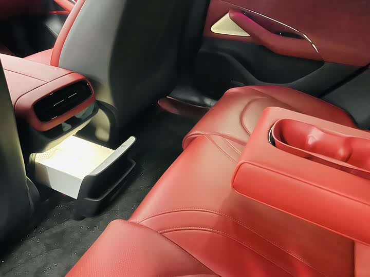 Фото 12 - Xiaomi SU7