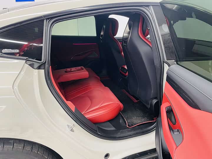 Фото 13 - Xiaomi SU7