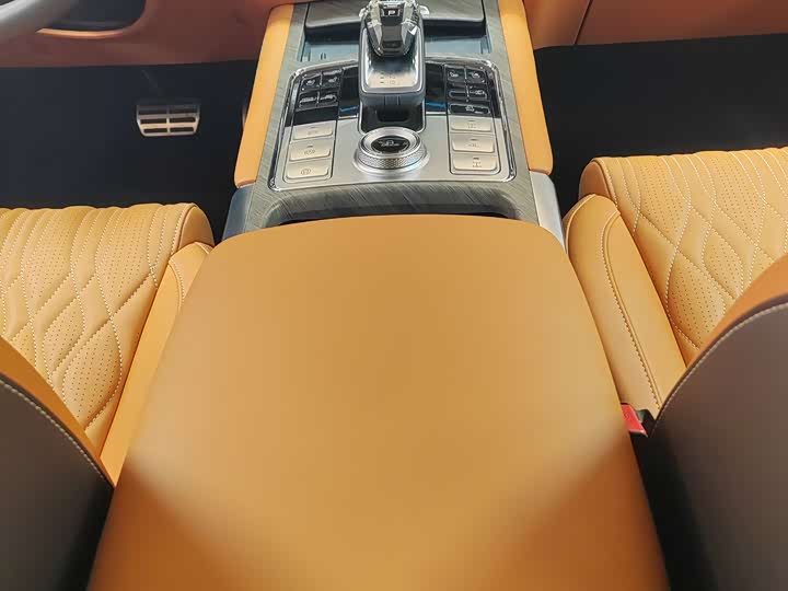 Фото 11 - Tank 500 Hybrid