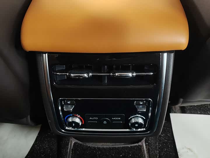 Фото 12 - Tank 500 Hybrid