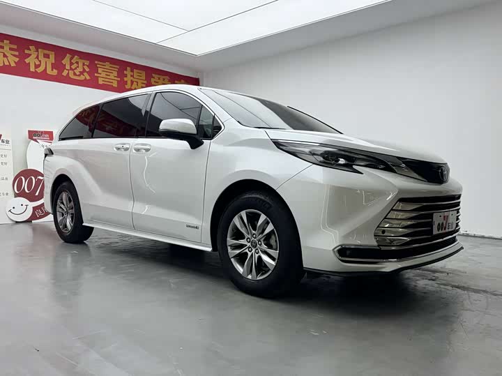 Фото 3 - Toyota Sienna