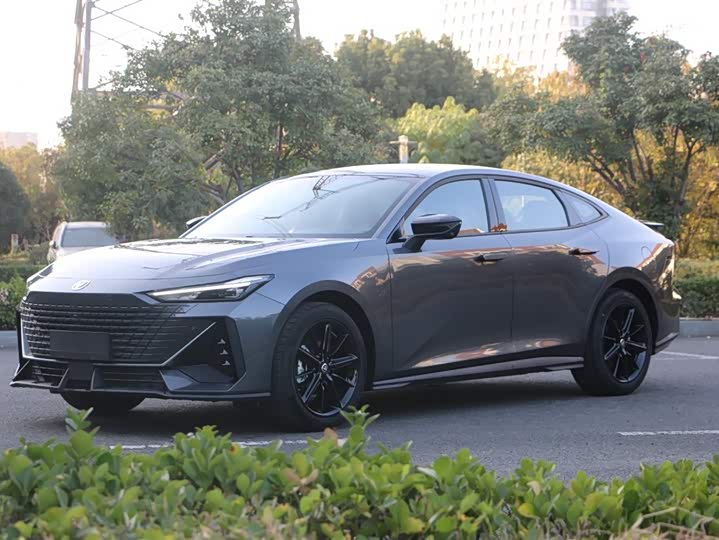 Фото 1 - Changan UNI-V