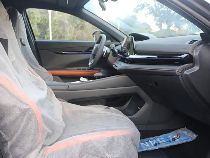 Фото 11 - Changan UNI-V