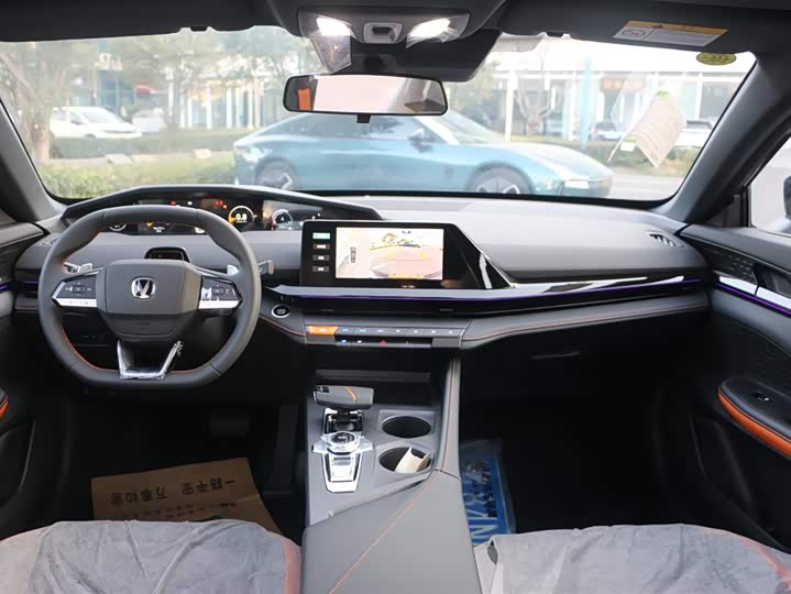 Фото 17 - Changan UNI-V