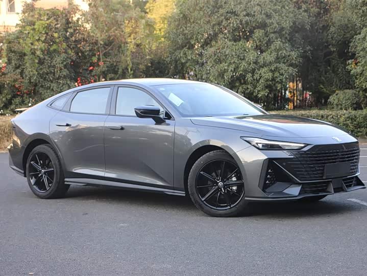 Фото 2 - Changan UNI-V