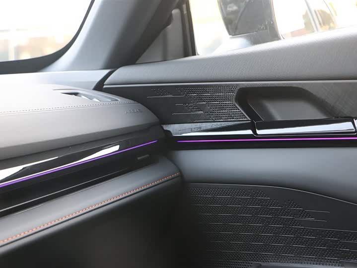 Фото 20 - Changan UNI-V