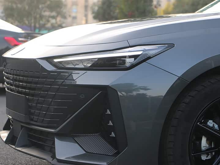 Фото 4 - Changan UNI-V