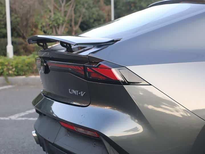 Фото 9 - Changan UNI-V