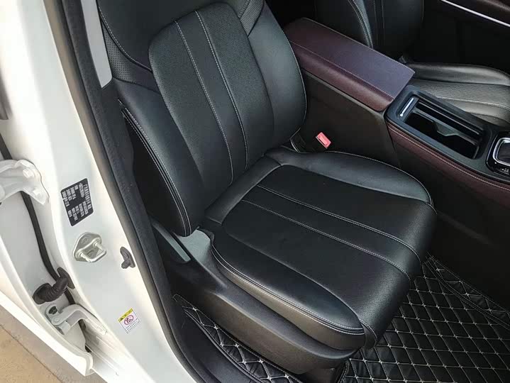 Фото 2 - GAC Trumpchi M6