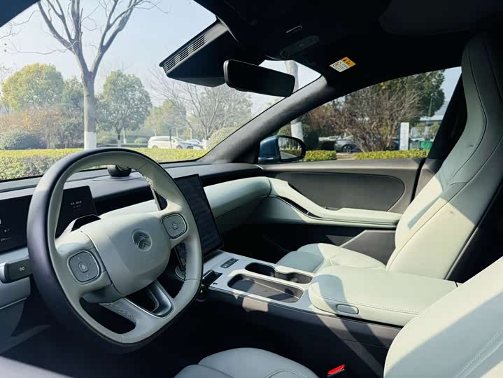 Фото 10 - Nio ET5T