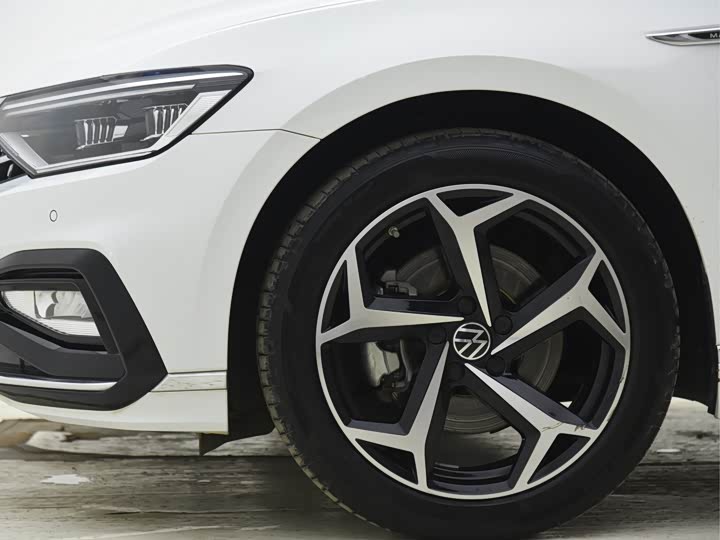 Фото 3 - Volkswagen Magotan