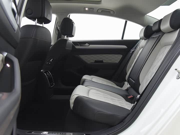 Фото 8 - Volkswagen Magotan