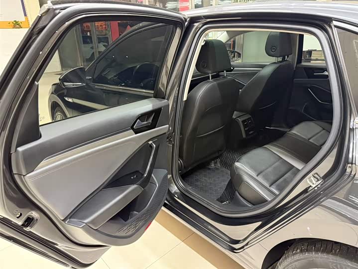 Фото 17 - Volkswagen Sagitar L