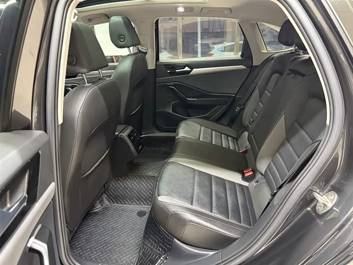 Фото 18 - Volkswagen Sagitar L