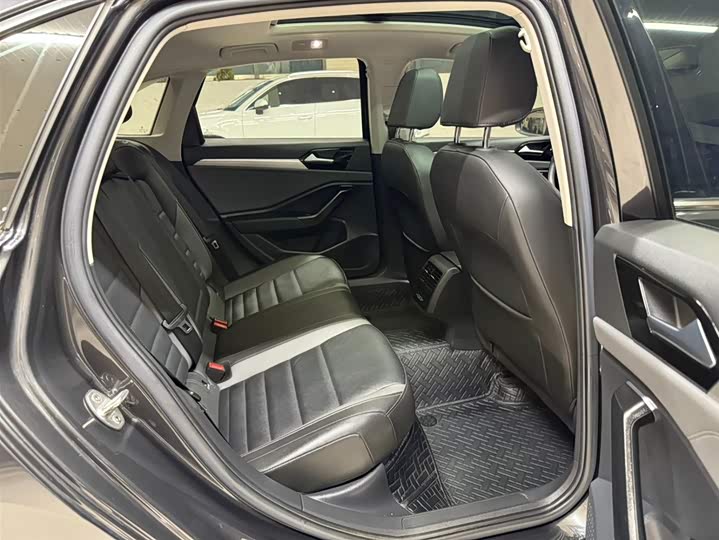 Фото 22 - Volkswagen Sagitar L