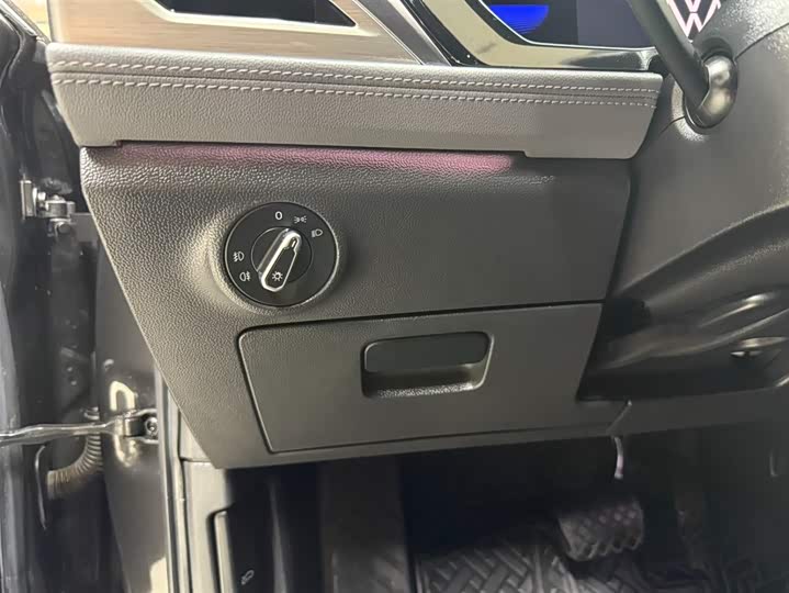 Фото 9 - Volkswagen Sagitar L