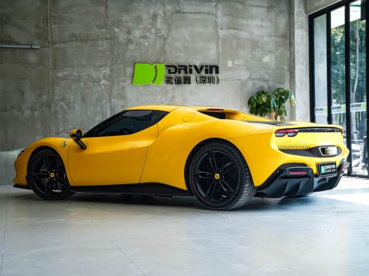 Фото 2 - Ferrari 296