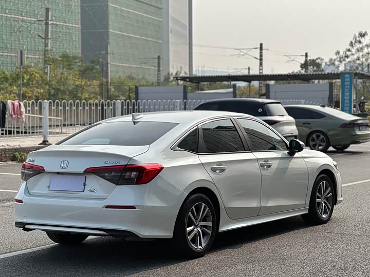 Фото 4 - Honda Civic