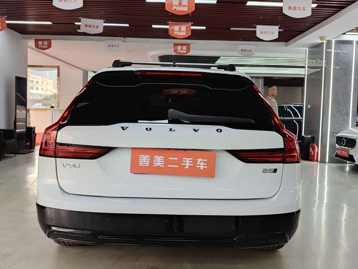 Фото 14 - Volvo V90