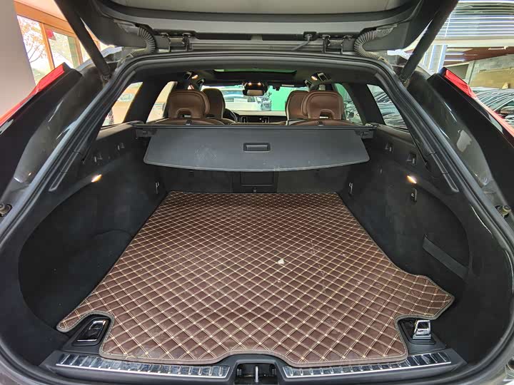 Фото 18 - Volvo V90