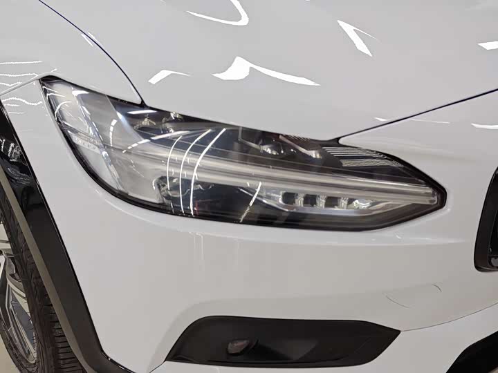 Фото 19 - Volvo V90