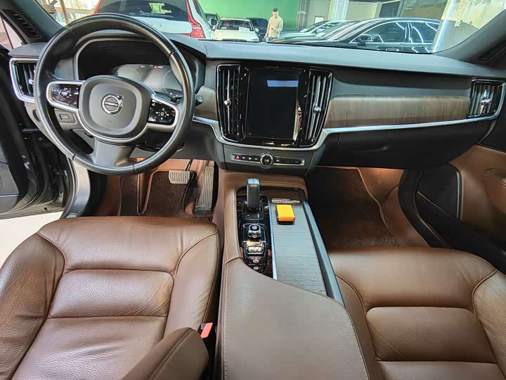 Фото 6 - Volvo V90