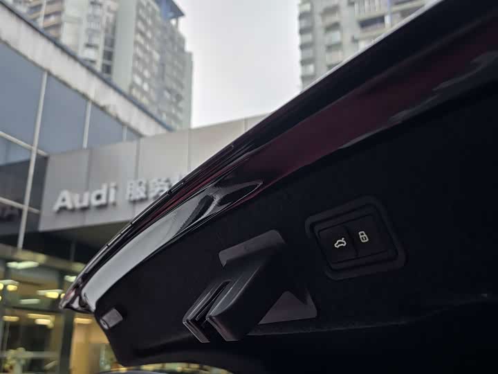 Фото 10 - Audi A8