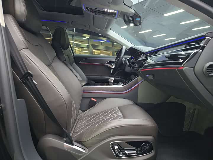 Фото 12 - Audi A8