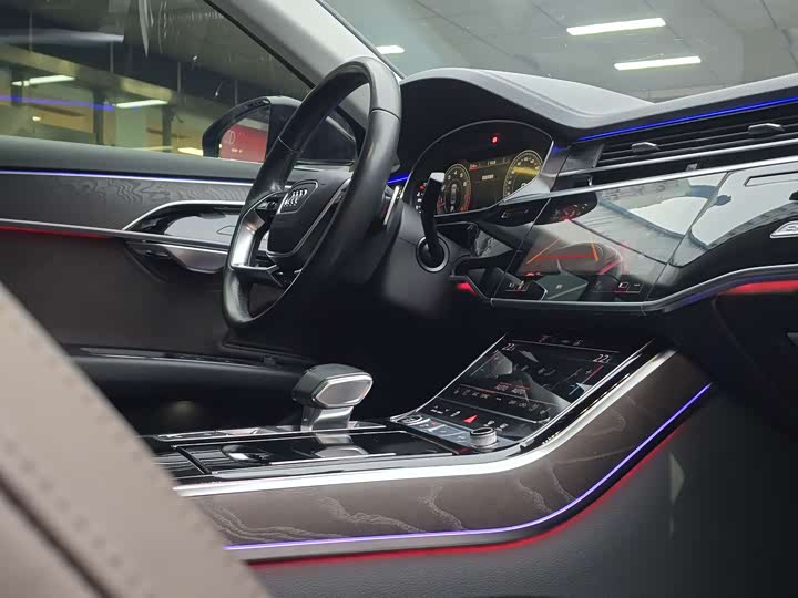 Фото 13 - Audi A8